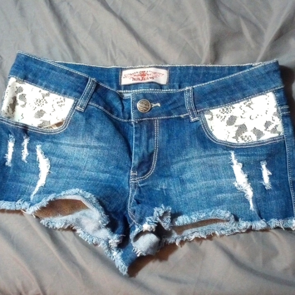 American style low rise shorts size medium fits like a 5